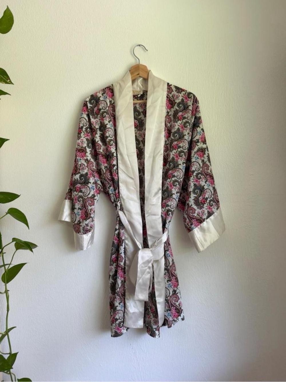 Victoria's Secret Pink and Black Paisley Satin Robe with Ivory Trim